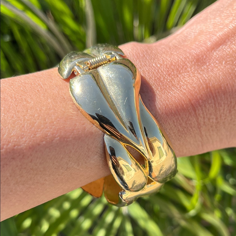 Elegant Gold Women's Bracelet